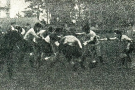 Une ancienne photo de joueurs de rugby en 1902.